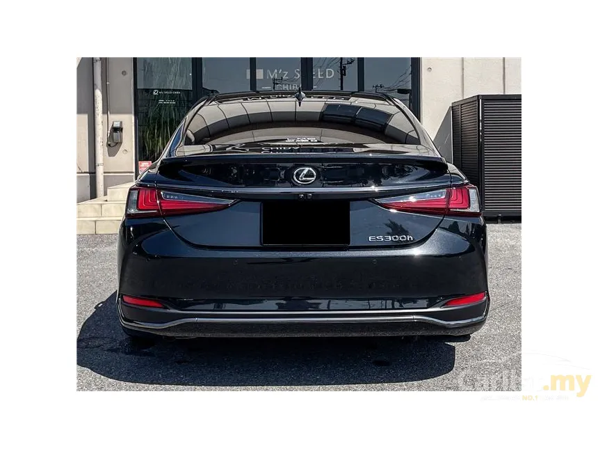 2022 Lexus ES 300h F Sport Sedan