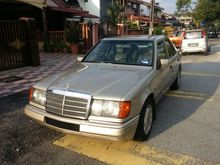 1989 Mercedes-Benz 230E 2.3 Sedan