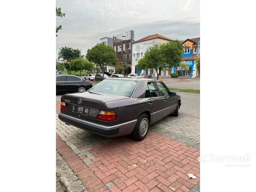 1992 Mercedes-Benz 300E Sedan