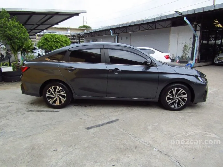 2023 Toyota Yaris Ativ Premium Sedan
