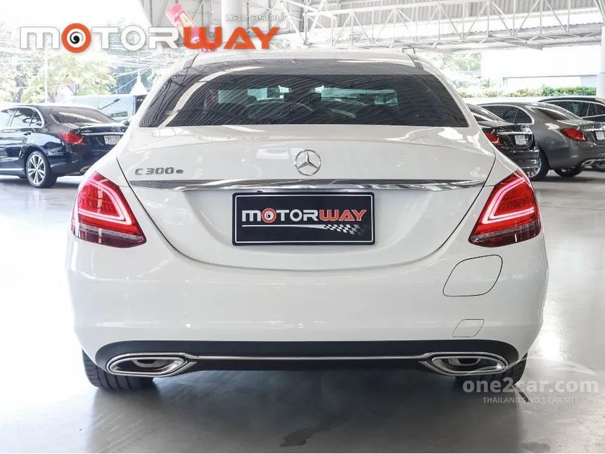 2020 Mercedes-Benz C300 e Avantgarde Sedan