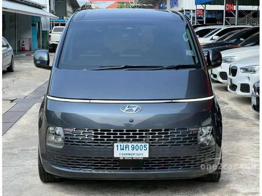2021 Hyundai Staria SEL Van