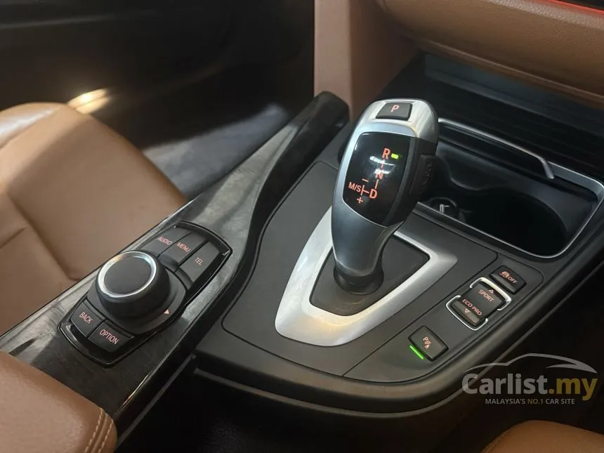 2016 BMW 318i Luxury Sedan