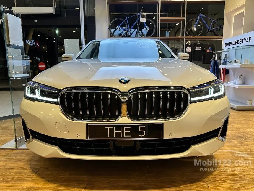 Jual Mobil BMW 530i 2023 Opulence 2.0 di DKI Jakarta Automatic Sedan ...