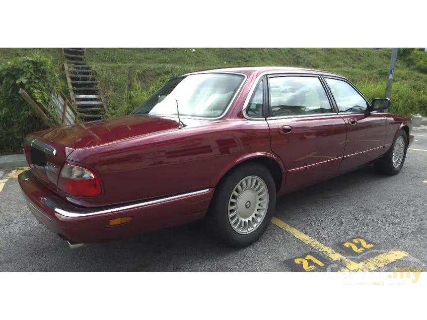 1998 Jaguar XJ8 Sedan