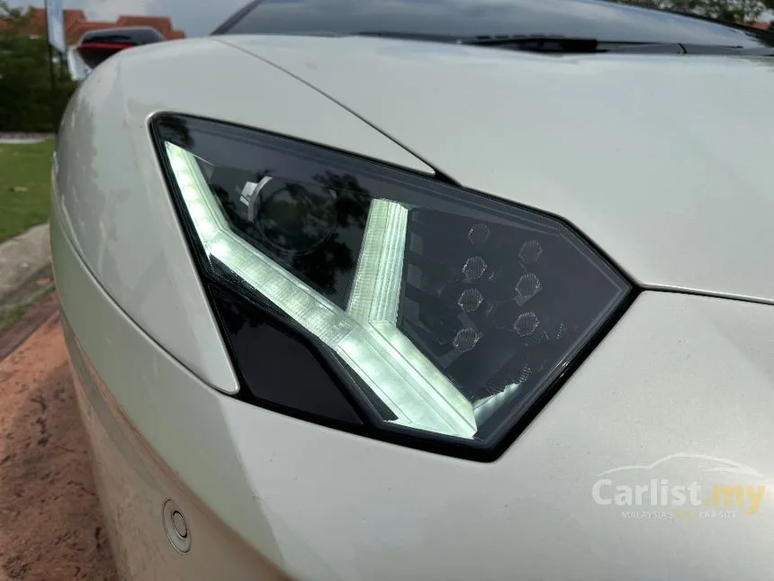 2015 Lamborghini Aventador LP700-4 Pirelli Coupe