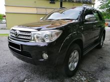 2010 Toyota Fortuner 2.7 V 4X4 SUV (A)PICK UP OFF-ROAD