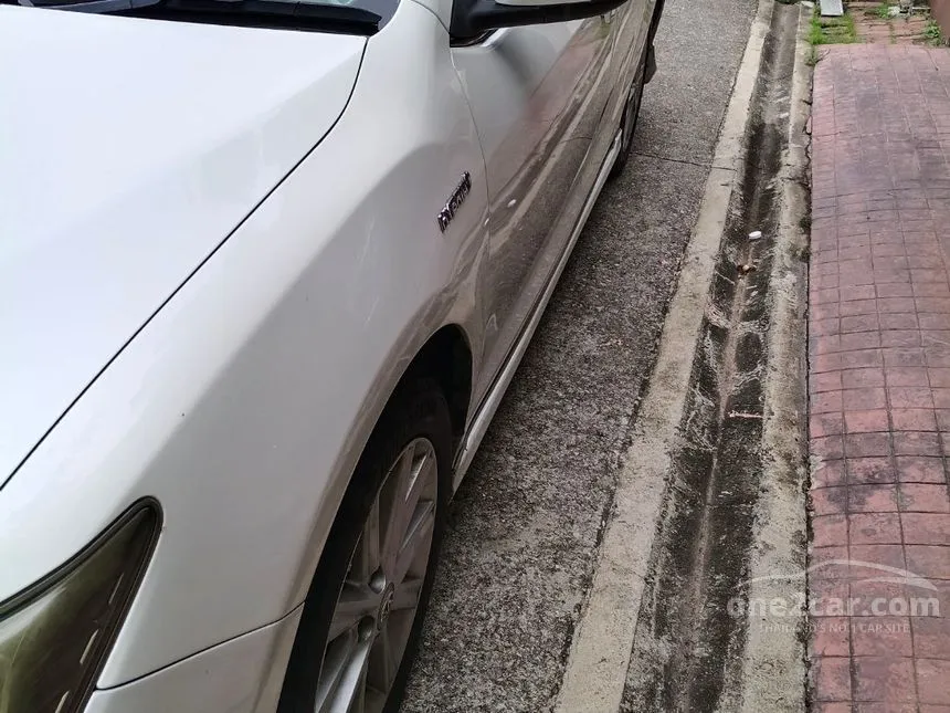 2013 Toyota CAMRY Hybrid DVD Sedan