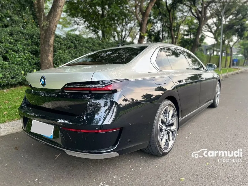 2024 BMW i7 xDrive60 Gran Lusso Sedan