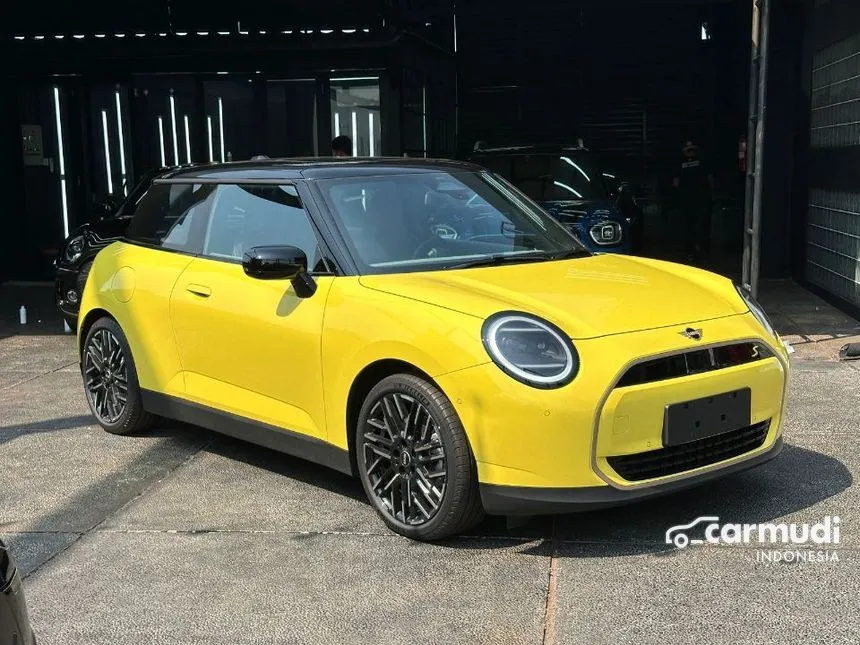 2024 MINI Cooper Cooper SE Hatchback