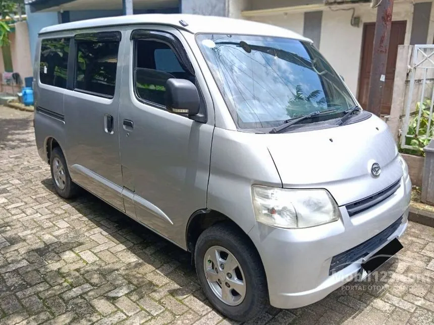 2020 Daihatsu Gran Max Mini Bus D Van