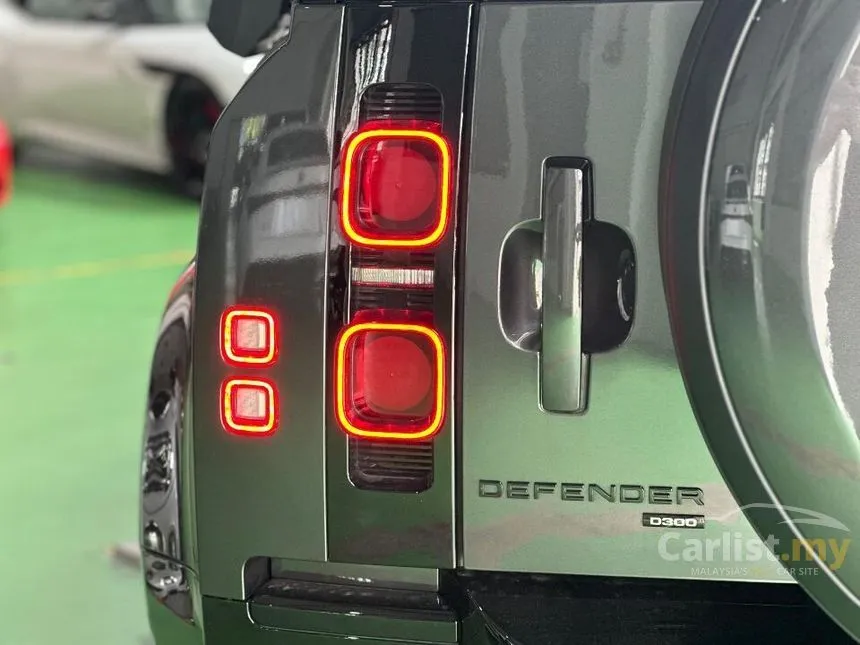 2022 Land Rover Defender 110 D300 SUV