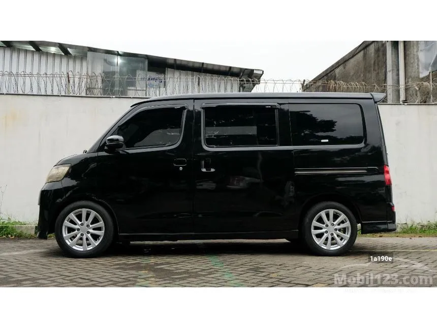 2011 Daihatsu Luxio X Van