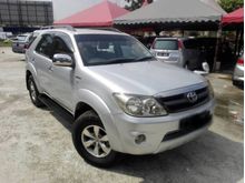 Toyota Fortuner 2.7 PETROL(A)4WD NO OFF ROAD USE STILL IN GOOD CONDITION