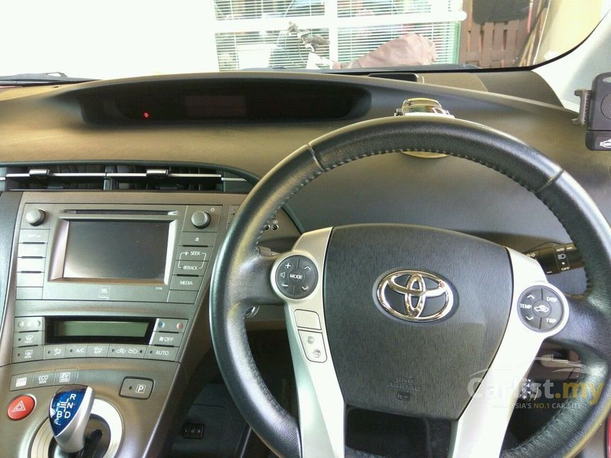 2012 Toyota Prius Hybrid Luxury Hatchback