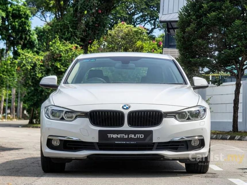 2018 BMW 318i Luxury Sedan