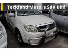 2012 Toyota Hilux 2.5 (A) -- WELL TAKEN CARE --