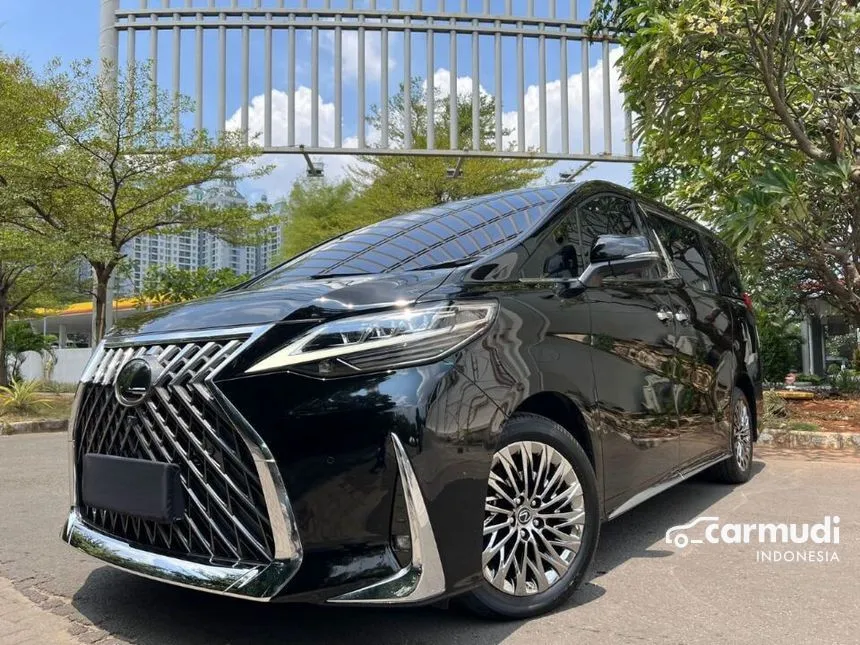 2023 Lexus LM350 Van Wagon