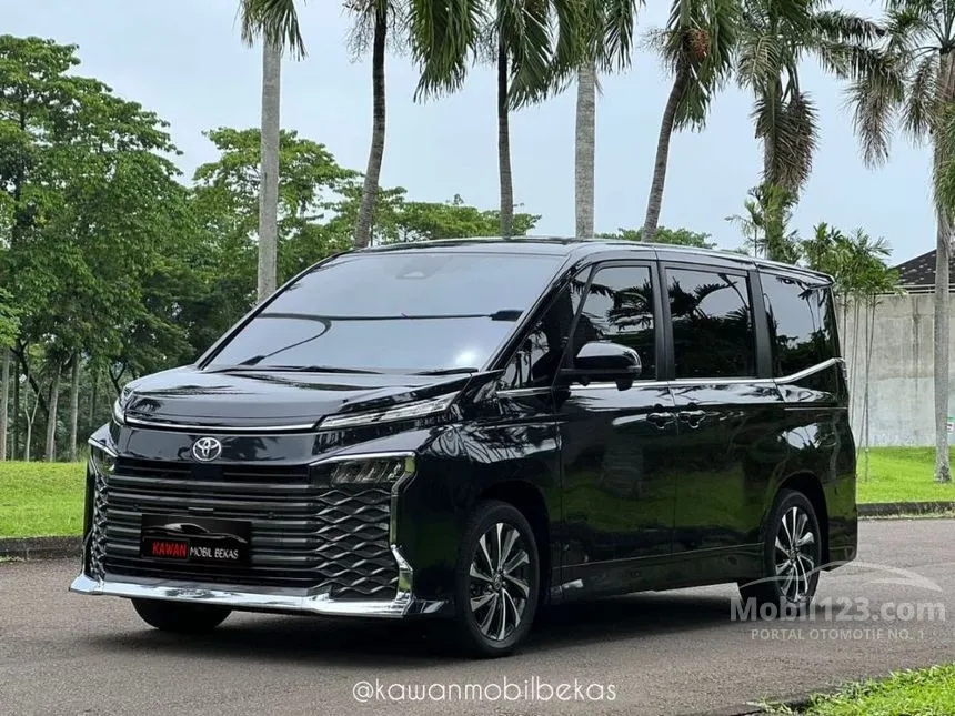 Jual Mobil Toyota Voxy 2022 2.0 di Banten Automatic Van Wagon Hitam Rp 457.000.000