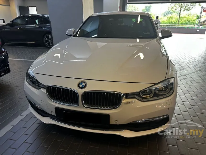 2019 BMW 318i Luxury Sedan