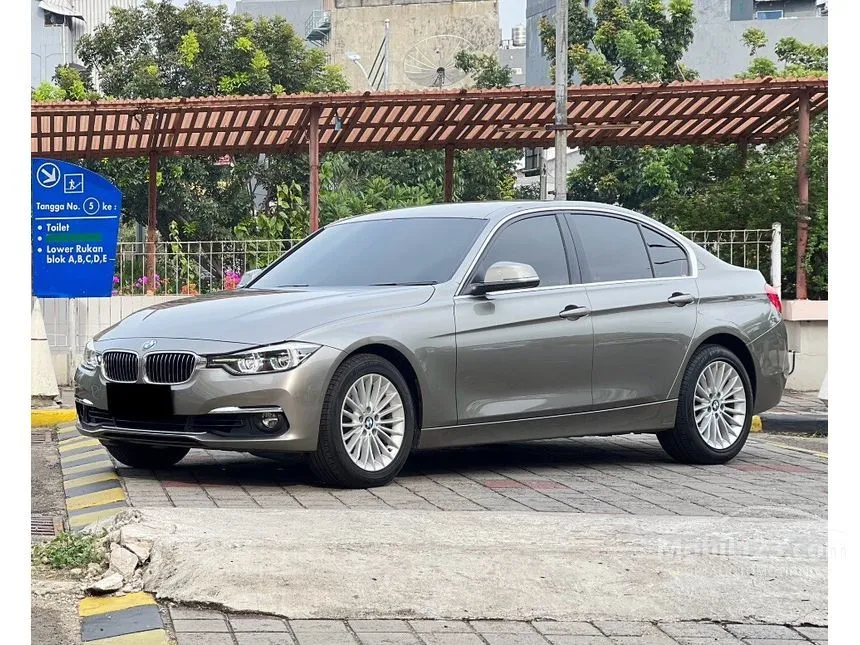 Jual Mobil BMW 320i 2018 Luxury 2.0 di DKI Jakarta Automatic Sedan Coklat Rp 450.000.000