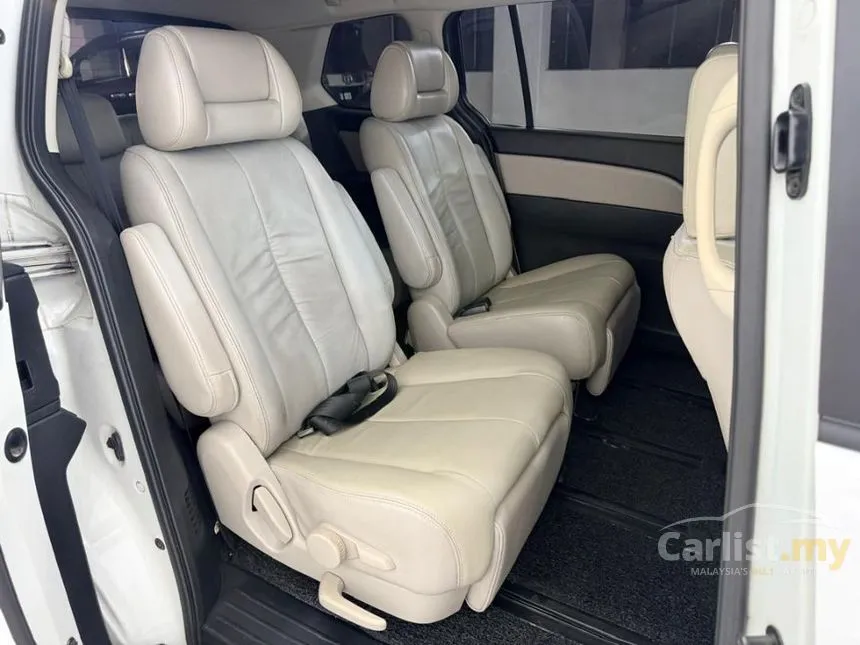 2011 Mazda 8 MPV