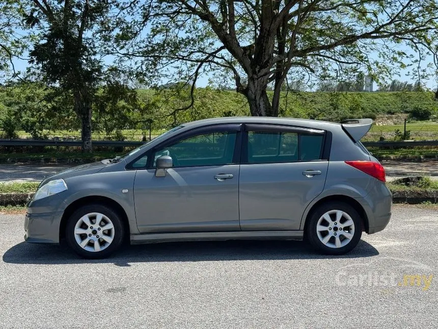 2010 Nissan Latio ST-L Hatchback