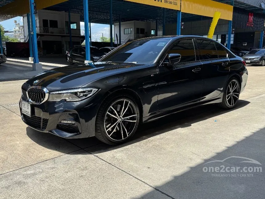 2021 BMW 330e M Sport Sedan