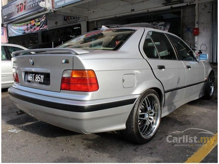 1993 BMW 318i Sedan