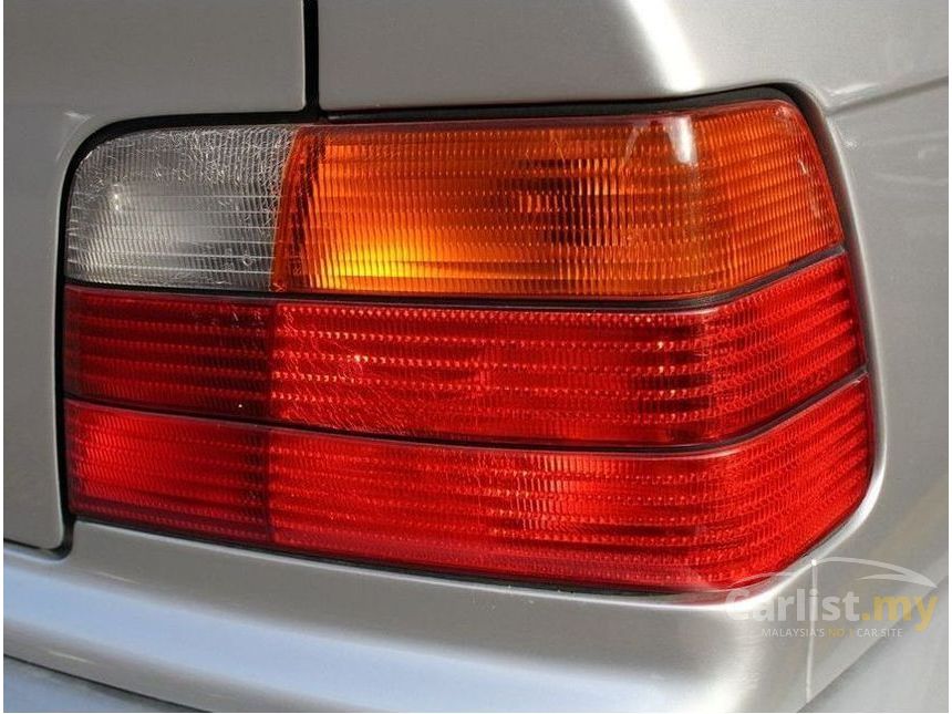 1993 BMW 318i Sedan