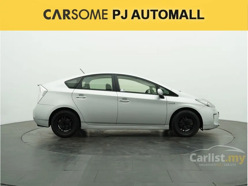 2013 Toyota Prius Luxury Hatchback