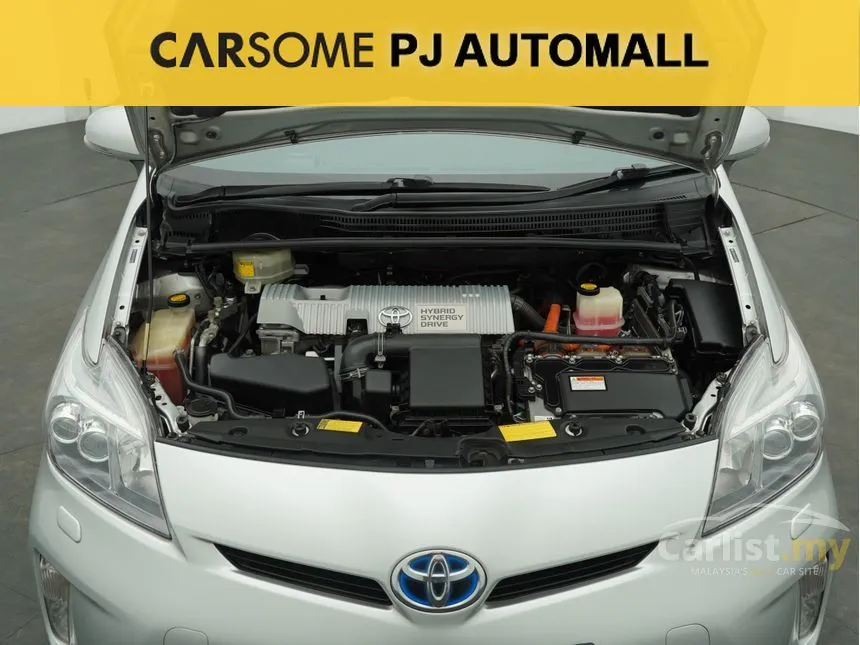 2013 Toyota Prius Luxury Hatchback