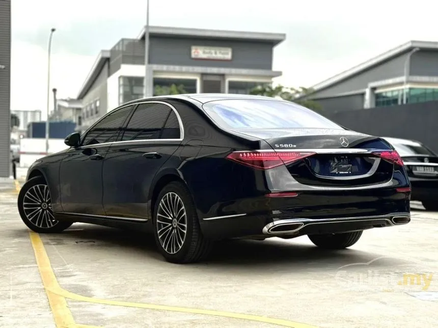 2022 Mercedes-Benz S580e Sedan