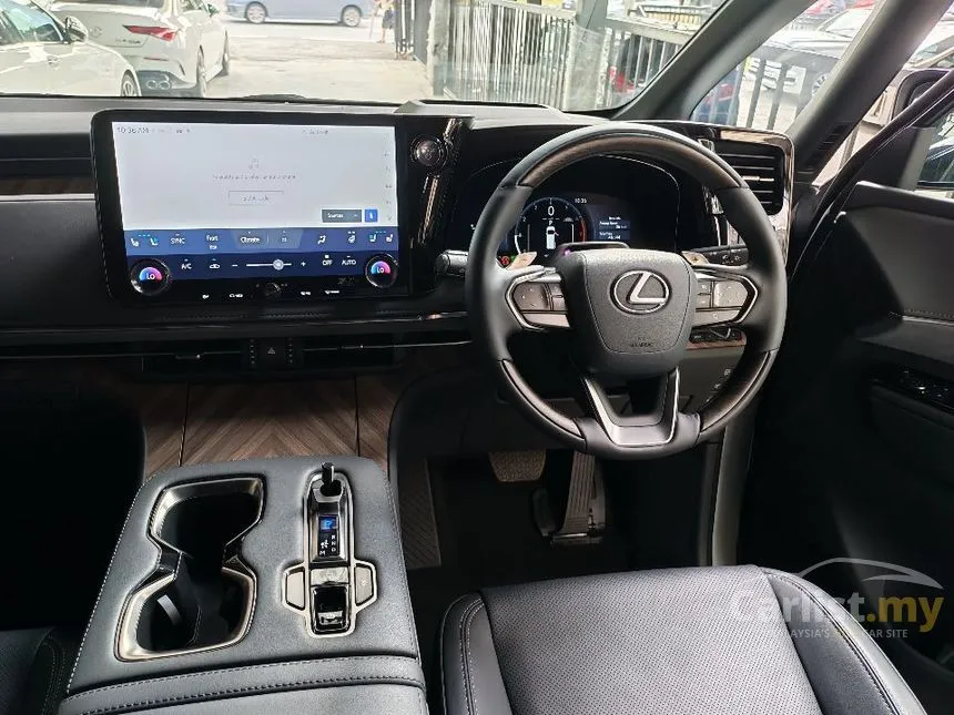 2024 Lexus LM 500h Version L 6 Seater MPV