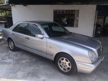 1997 Mercedes-Benz E230 2.3 Avantgarde Sedan 5 Speed