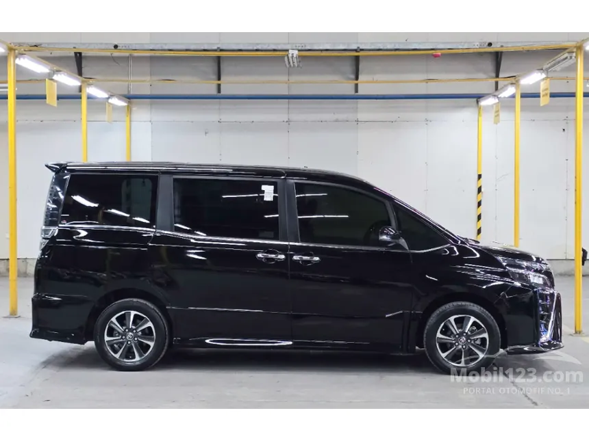2020 Toyota Voxy MPV