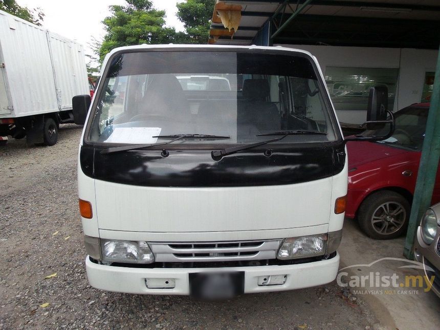 Toyota Dyna 2009 2.7 in Johor Manual Lorry White for RM 