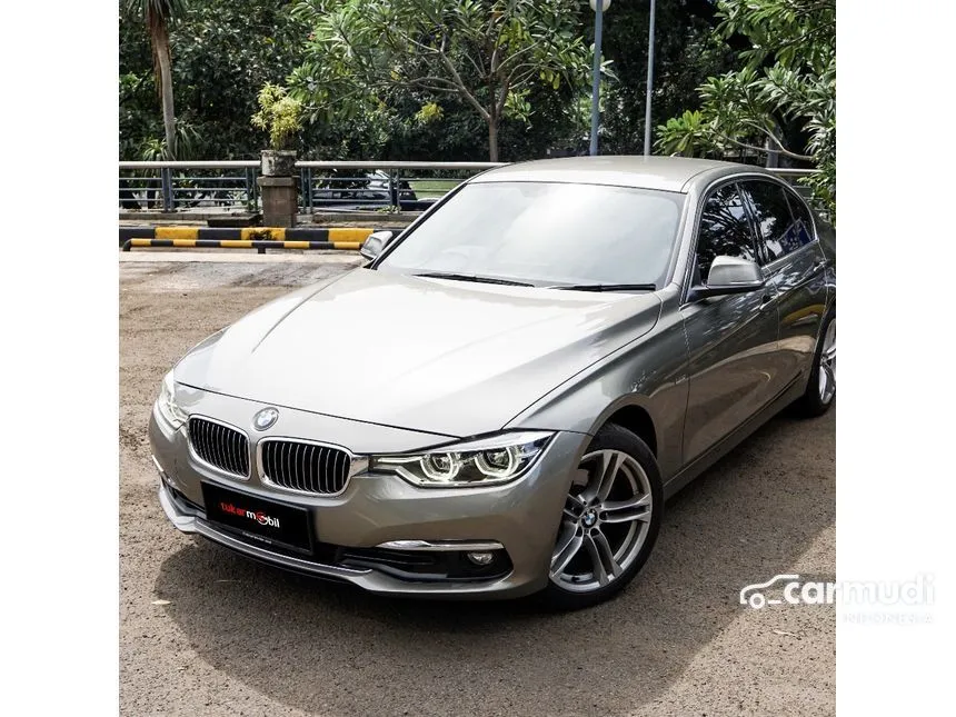 2018 BMW 320i Luxury Sedan