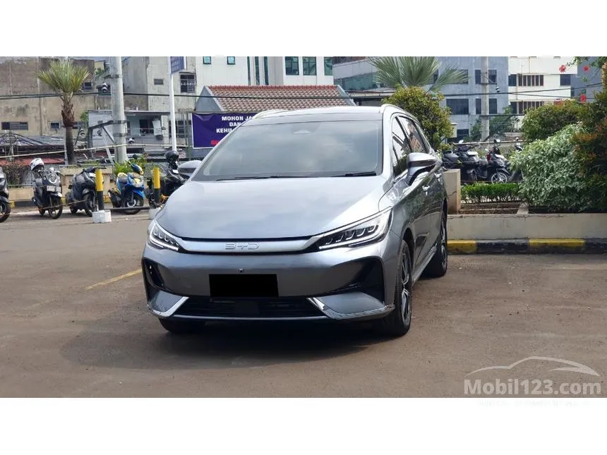2025 BYD M6 Superior Captain 6 Seater MPV
