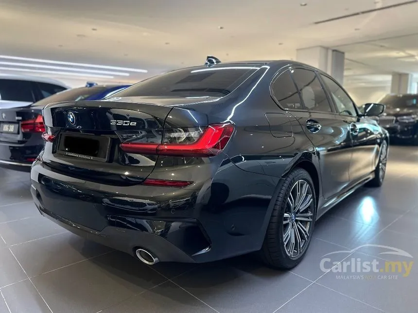 2022 BMW 330e M Sport Sedan