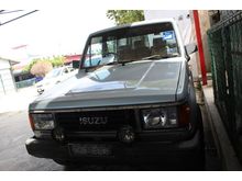1990 Isuzu Trooper 2.6 SUV -- WELL MAINTAINED --