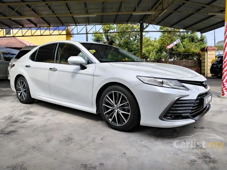 2022 Toyota Camry V Sedan