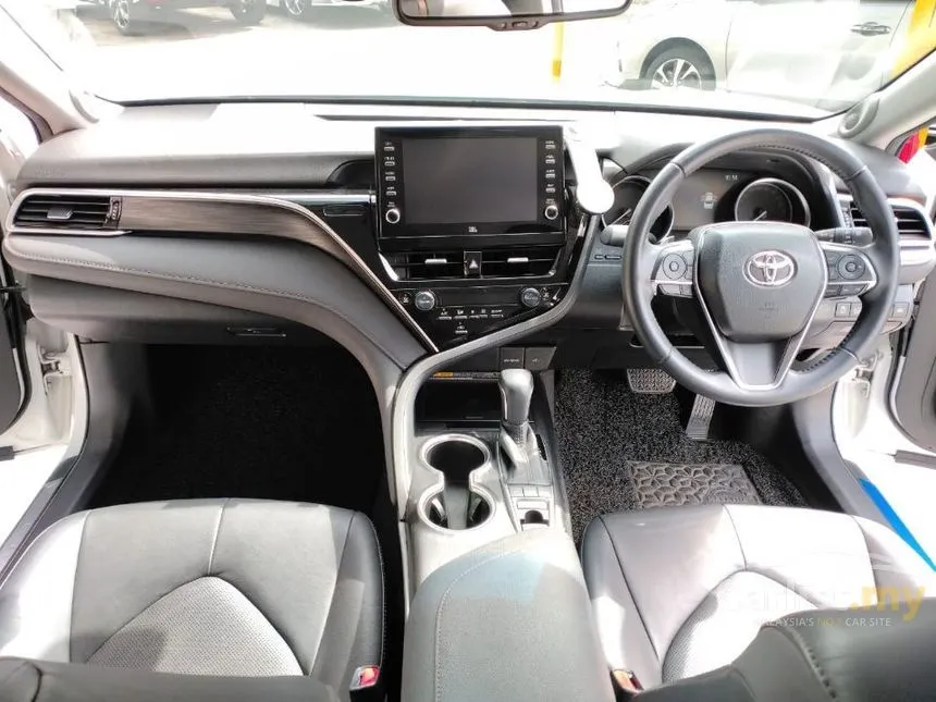 2022 Toyota Camry V Sedan