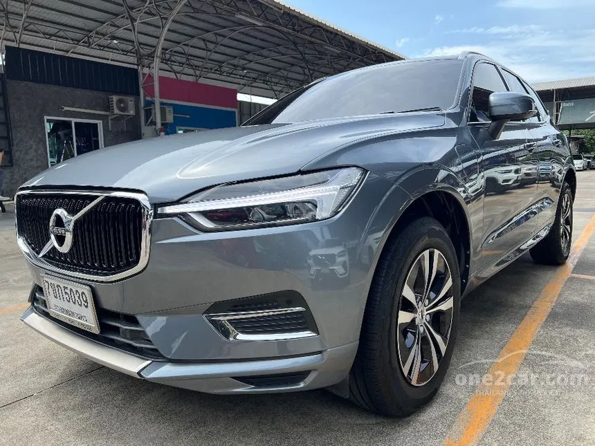 2018 Volvo XC60 T8 Momentum SUV
