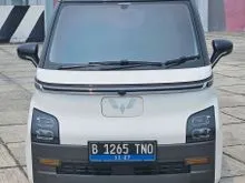 2022 Wuling Air EV 0.0 Long Range Hatchback , KM low Garansi Panjang.