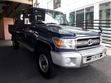 MERDEKA CLEARANCE 2014 Toyota Land Cruiser 4.0 30th Anniversary Pickup Truck