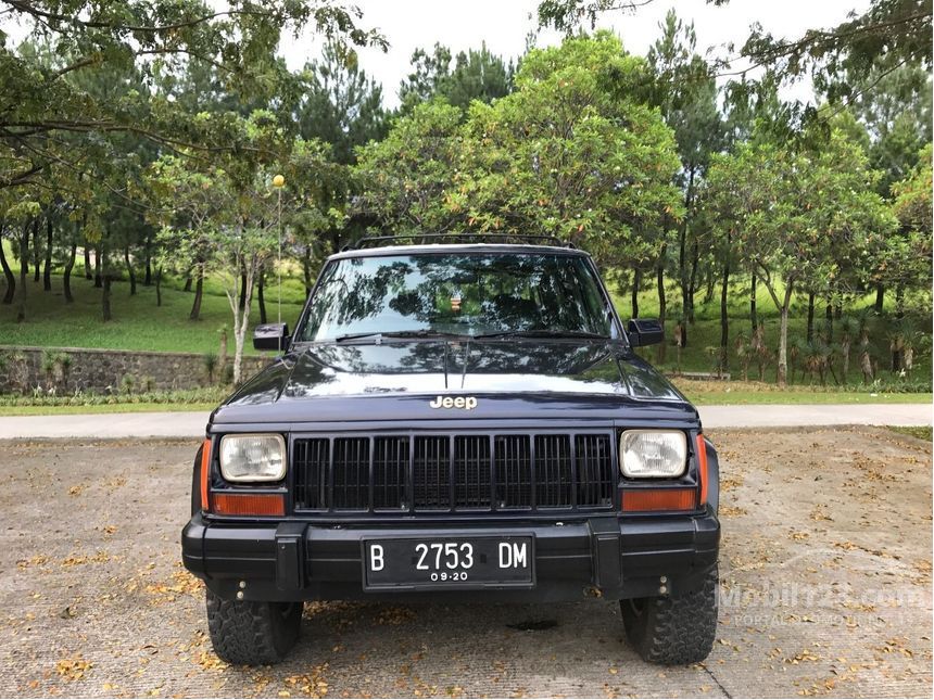  Jual Mobil Jeep Cherokee  1995 4 0 di Jawa Barat Automatic 