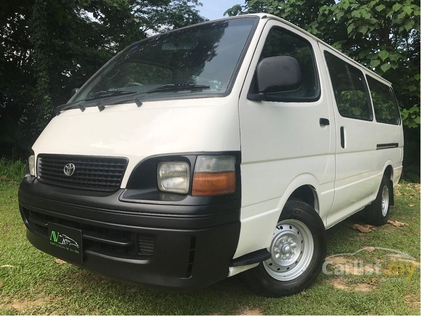 hiace van old model