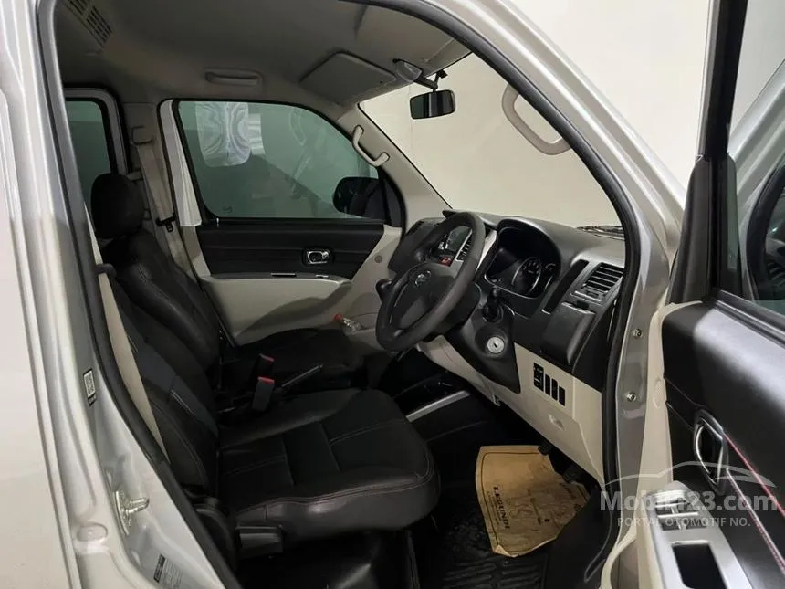 2022 Daihatsu Luxio X Van