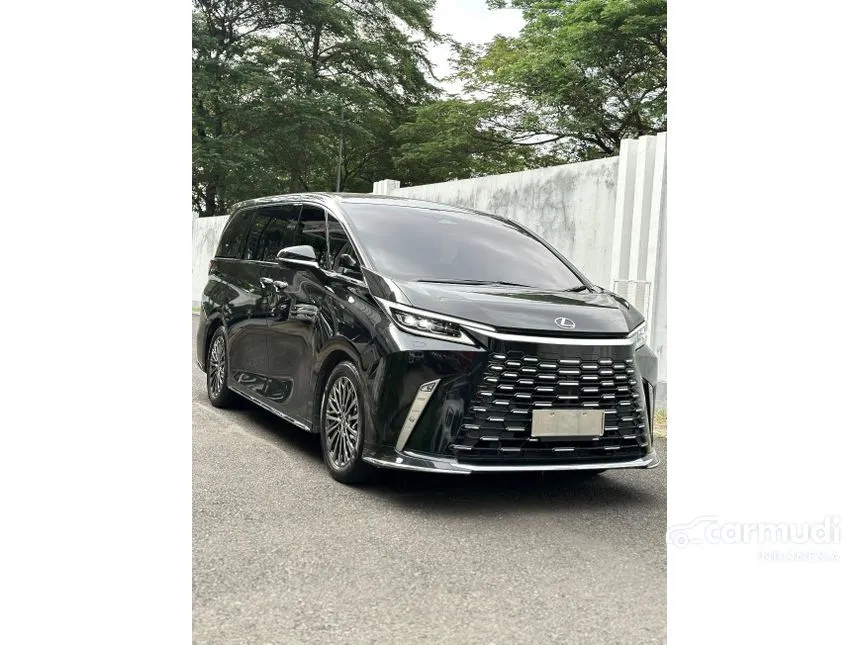 2024 Lexus LM 350h 7 Seater MPV